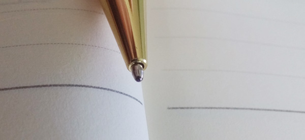 Sự thiếu chính xác trong thiết kế của bút gỗ