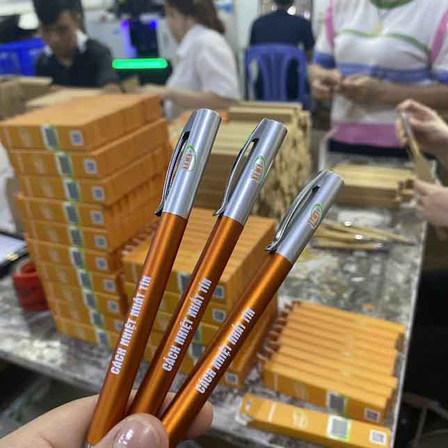 In bút bi theo yêu cầu giá tận xưởng tại Tp.HCM bút bi in tên công ty số lượng lớn