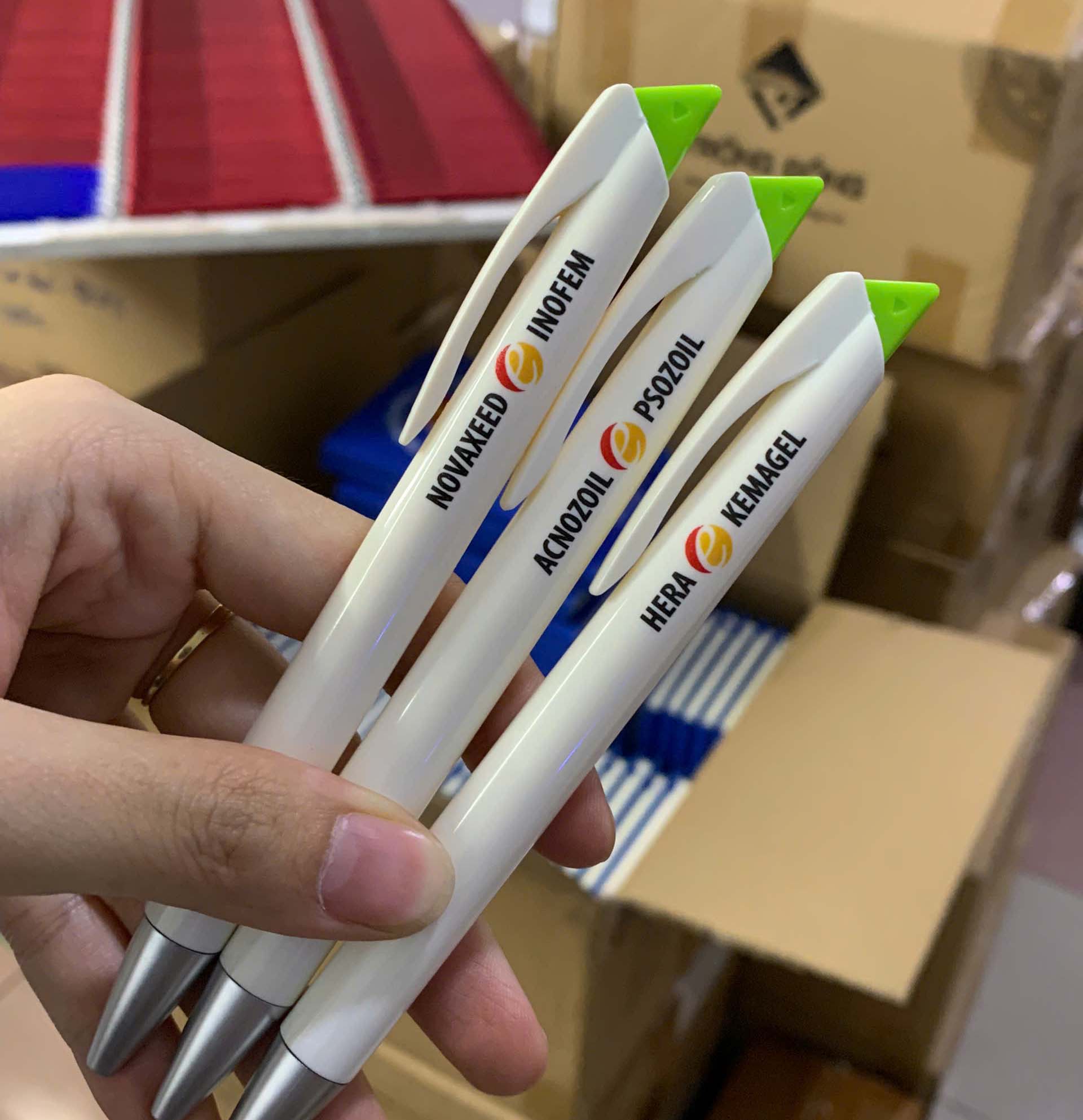 in tên công ty lên bút bi theo yêu cầu