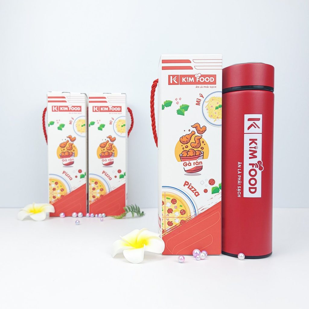 Bình giữ nhiệt in logo, món quà tặng chào mừng tân sinh viên giúp giữ nước nóng hoặc lạnh suốt ngày dài. Bình giữ nhiệt in logo, món quà tặng chào mừng tân sinh viên giúp giữ nước nóng hoặc lạnh suốt ngày dài.
