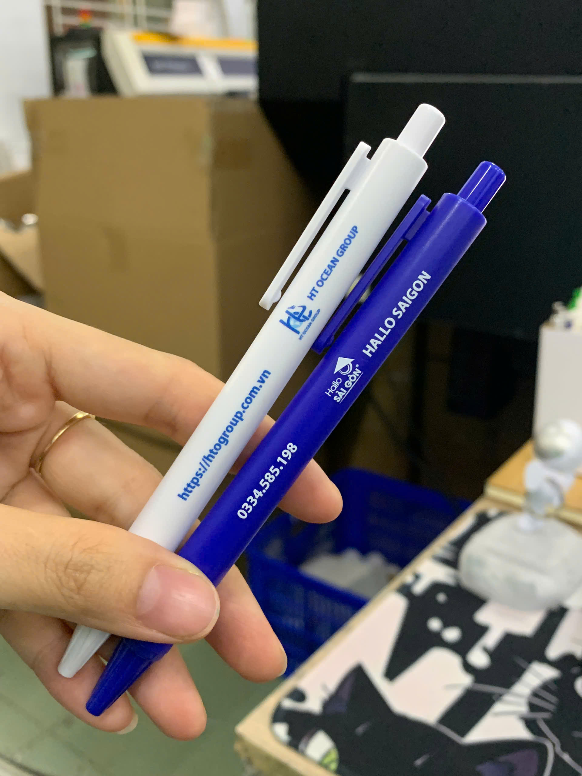 in logo công ty lên bút bi nhựa