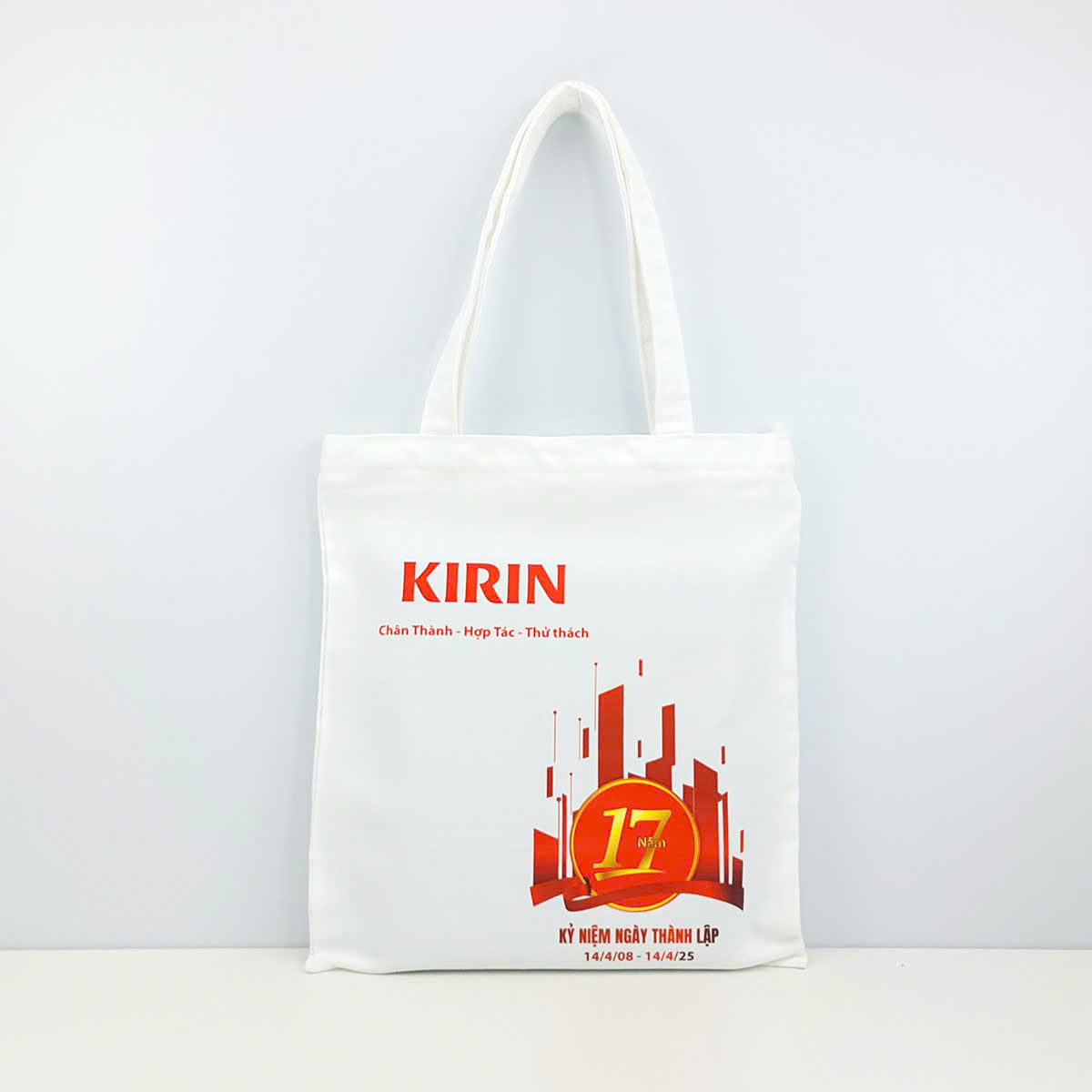 Túi vải canvas in logo trường học, quà tặng thân thiện với môi trường và tiện lợi cho sinh viên