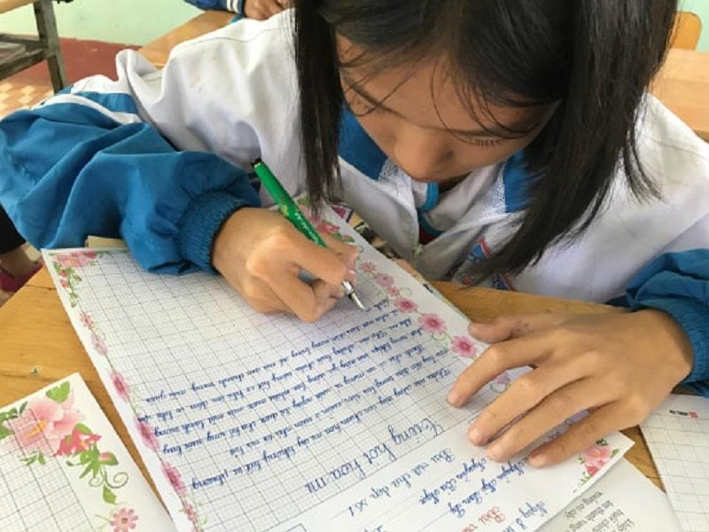 ưu  điểm dùng bút máy cho học sinh tiểu học
